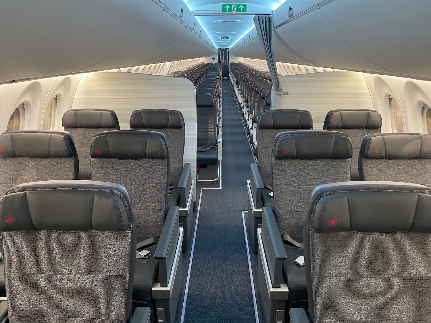 The cabin if an Air Canada plane. (Image: Live and Let's Fly, Creative Commons)
