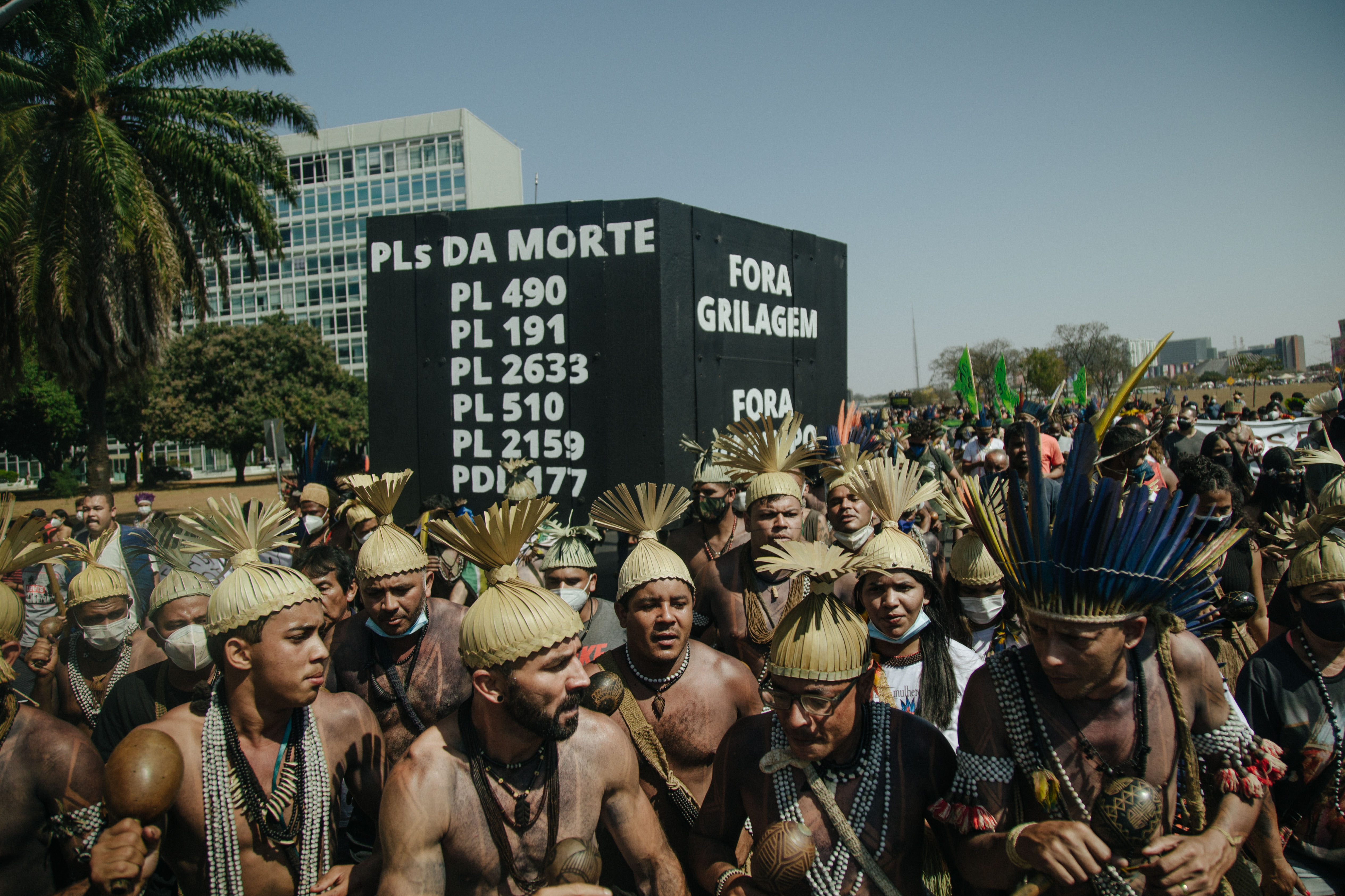 Funeral procession in Brasilia to "bury" the "projects of death" being legislated in Congress and encouraged by the Bolsonaro government, August 2021. Photo: Tuane Fernandes / Greenpeace