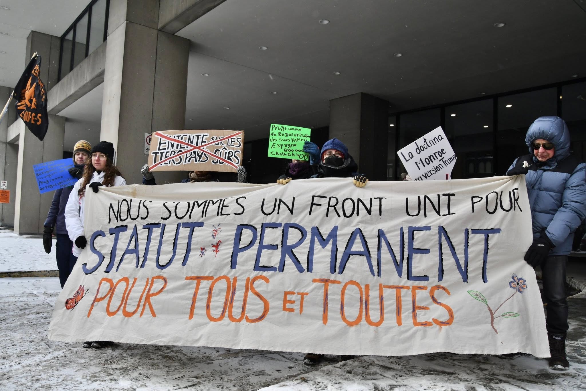 Participants in the Feb 7 action. (Photo: André Querry)