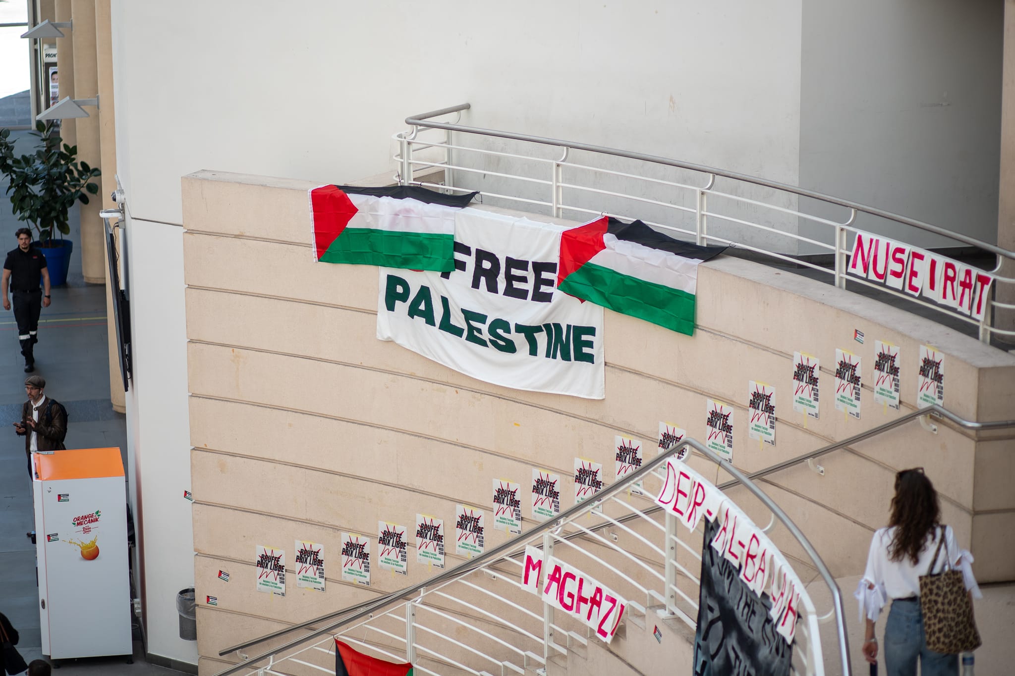 Photos at Bibliothèque de l'Université de Genève (Uni-Mail) taken by Yousra via Coordination étudiante pour la Palestine in Geneva.