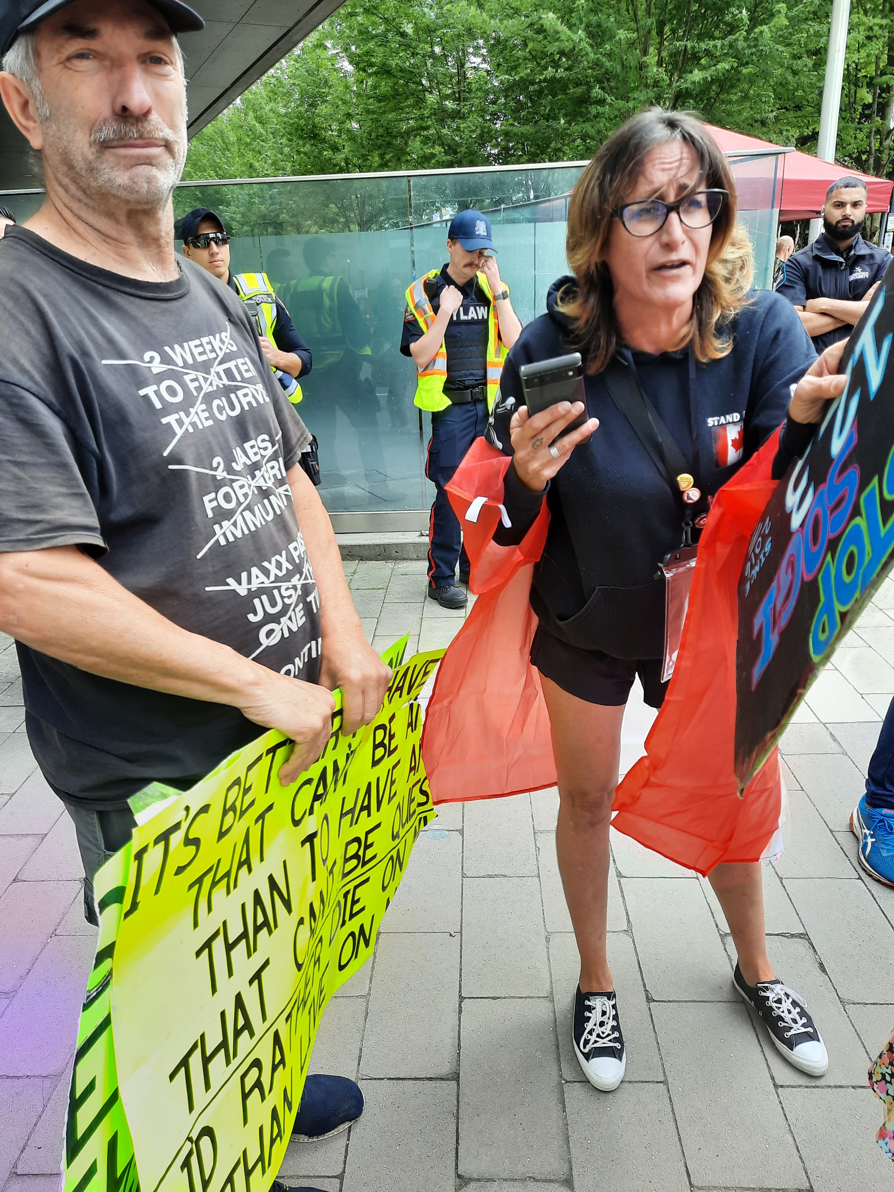 Far-right transphobes confront counter-protesters Far-right transphobes confront counter-protesters