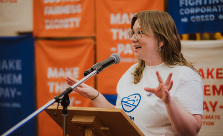 Emma Jackson speaking at a Common Horizon town hall meeting.